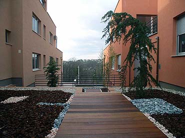 erhöhten Terrasse und Garten